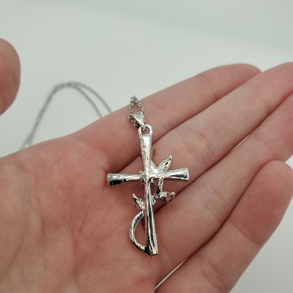 Stainless steel cross necklace - Picture 4 of 5
